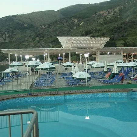 Paradise Beach Hotel 