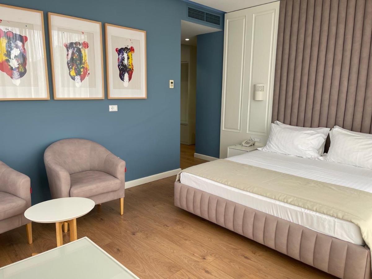 Paradise Hotel 4*